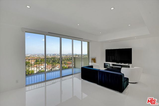 2160 E Century Parkway, Los Angeles CA: https://media.crmls.org/mediaz/84f84513-7059-45b5-b381-6d476ee96315.jpg