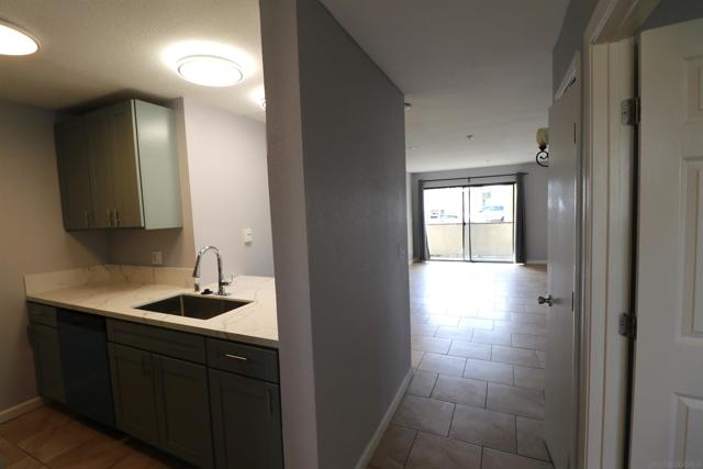 4041 Oakcrest Dr, San Diego CA: https://media.crmls.org/mediaz/84f8671a-9ca8-46a2-bc73-2f520bdbde65.jpg