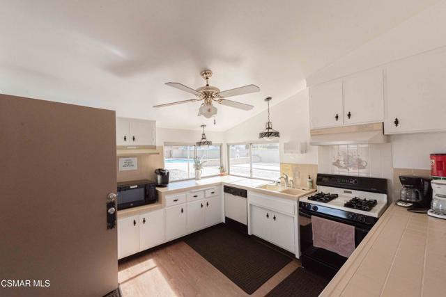 1 Ortega Drive, Newbury Park CA: https://media.crmls.org/mediaz/84f89b94-3c76-4b1a-b9d1-6594632fc499.jpg