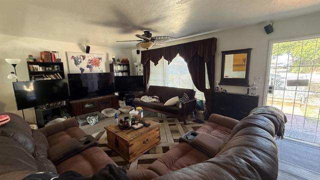 Detail Gallery Image 2 of 38 For 1905 El Dora St, Lemon Grove,  CA 91945 - 3 Beds | 2 Baths