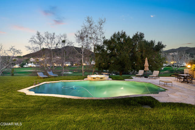240 W Stafford Road, Thousand Oaks CA: https://media.crmls.org/mediaz/84f90e3b-4006-4554-999b-dd51afe36182.jpg