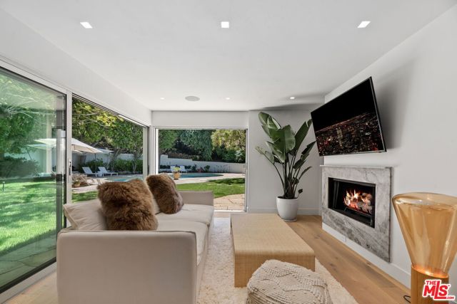 9451 Hidden Valley Place, Beverly Hills CA: https://media.crmls.org/mediaz/84fa5b26-a217-4ac7-871c-0efd66bbee82.jpg