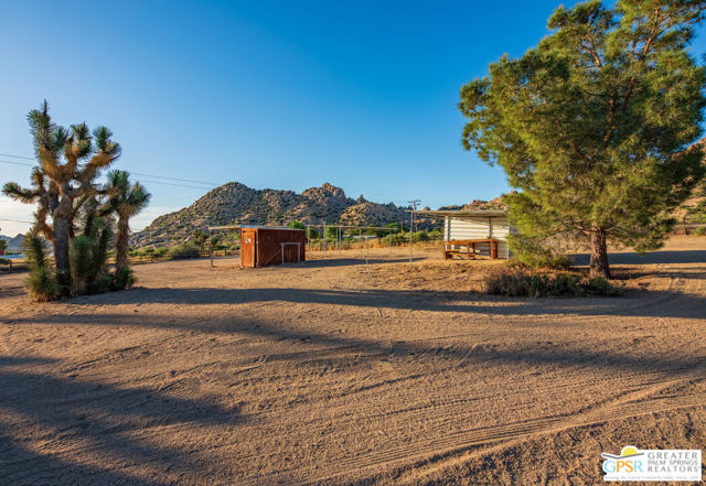 53655 Annie Oakley Road, Pioneertown CA: https://media.crmls.org/mediaz/84fa8523-1d57-4720-9d8d-2ab737ef6ed5.jpg