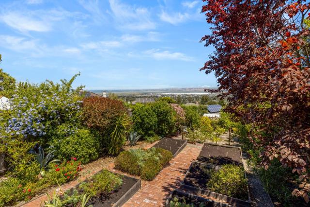 777 Bayview Way, Redwood City CA: https://media.crmls.org/mediaz/84fa8b5f-a53c-4d50-9dfd-edd155136d5f.jpg