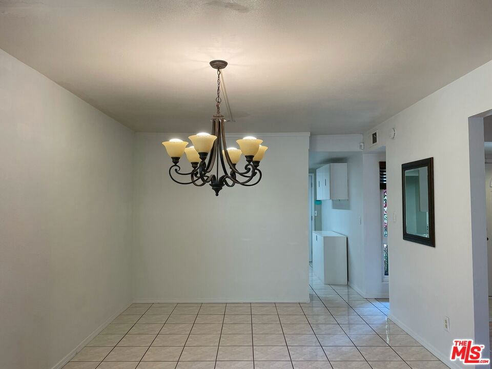 https://media.crmls.org/mediaz/84fb13e0-78f8-4696-909f-23c9857396bb.jpg?preset=X-Large