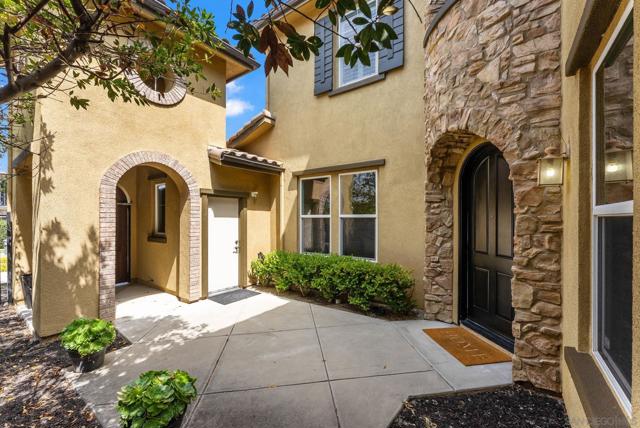 5527 Alexandrine Ct, Oceanside CA: https://media.crmls.org/mediaz/84fb6301-06f3-4eb2-9a8f-35af5c24e40c.jpg