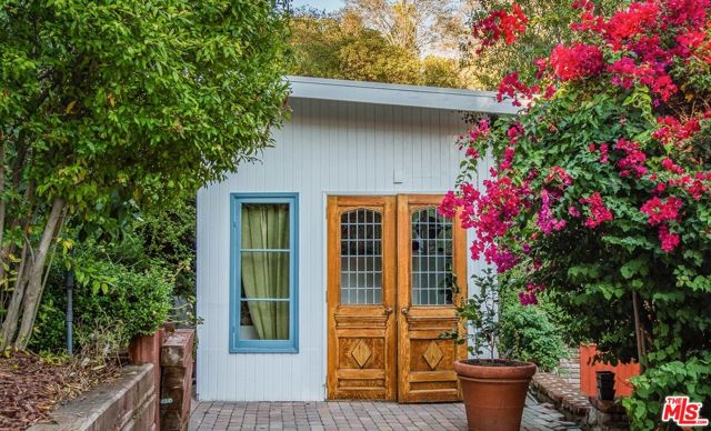 8027 Willow Glen Road, Los Angeles CA: https://media.crmls.org/mediaz/84fb8e11-a1f4-48e3-a885-60fbb8eae1c4.jpg