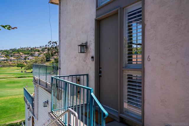 2544 Navarra Rd, Carlsbad CA: https://media.crmls.org/mediaz/84fbc367-f45b-44df-a434-8f40e739dc35.jpg