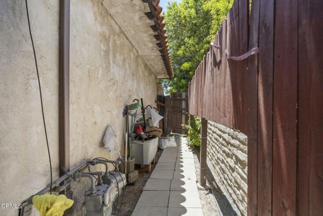 1401 Glenwood Drive, Oxnard CA: https://media.crmls.org/mediaz/84fc0f31-3c89-45a2-a4f1-4269a106d2c4.jpg