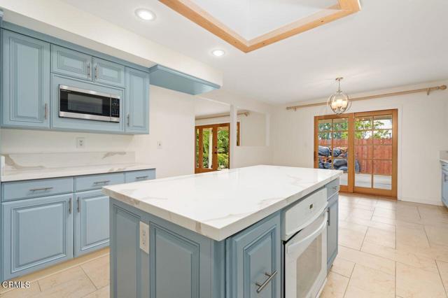 1274 Sunnycrest Avenue, Ventura CA: https://media.crmls.org/mediaz/84fc24f1-68bd-4181-a09b-76209c00bf8d.jpg