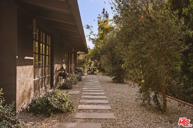 737 Halliday Avenue, Los Angeles CA: https://media.crmls.org/mediaz/84fc3af7-febe-4f43-88a3-a0599629ae0c.jpg