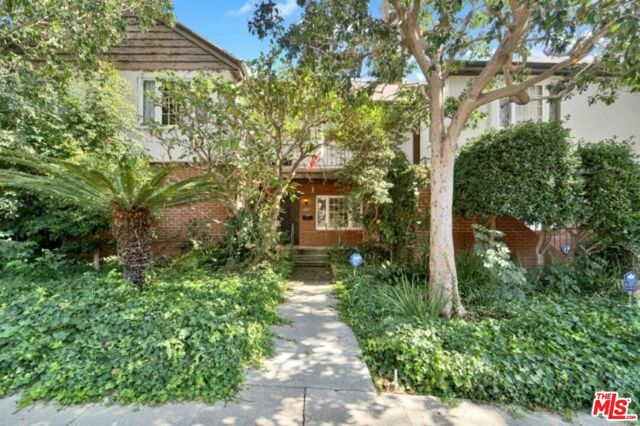 11378 Ovada Place, Los Angeles CA: https://media.crmls.org/mediaz/84fcae8a-7bbf-4368-b012-4270f2ac0ee4.jpg