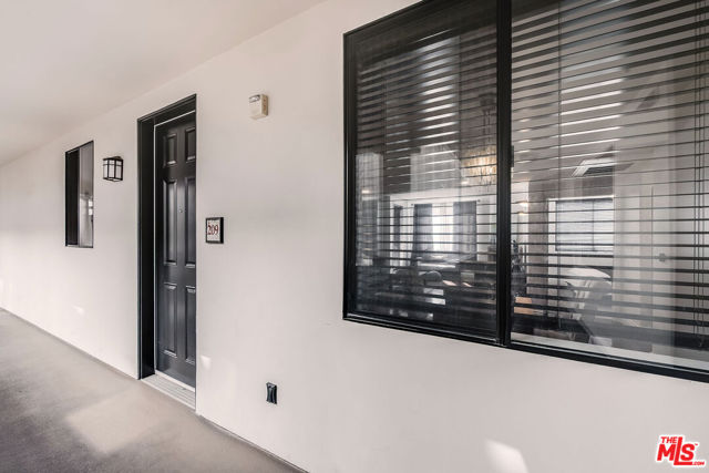 4724 Kester Avenue, Sherman Oaks CA: https://media.crmls.org/mediaz/84fd4b4b-023c-481a-87f8-a88d36932fb6.jpg