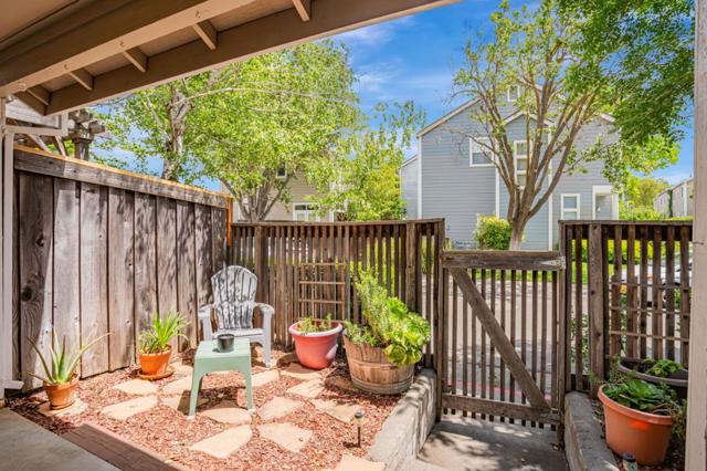 3090 Woods Circle, Davis CA: https://media.crmls.org/mediaz/84feaeba-1f44-4fc3-bd8c-8ea1d9bce2e6.jpg