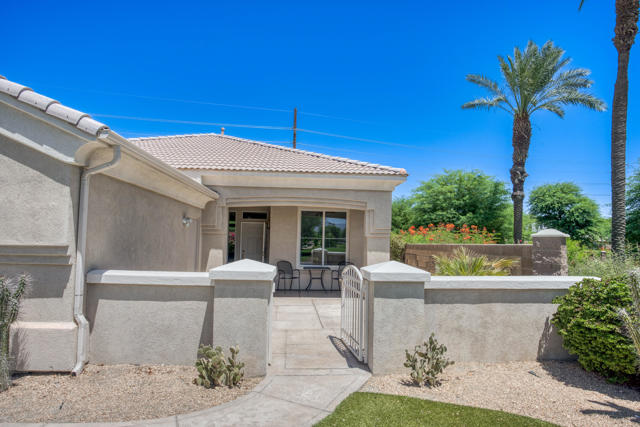 44010 Royal Troon Drive Drive, Indio CA: https://media.crmls.org/mediaz/84ff57fe-2dcb-4638-867d-35af2fc6f0da.jpg