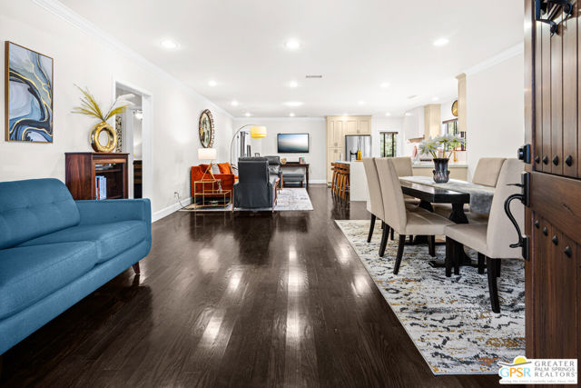 13435 Erwin Street photo 6