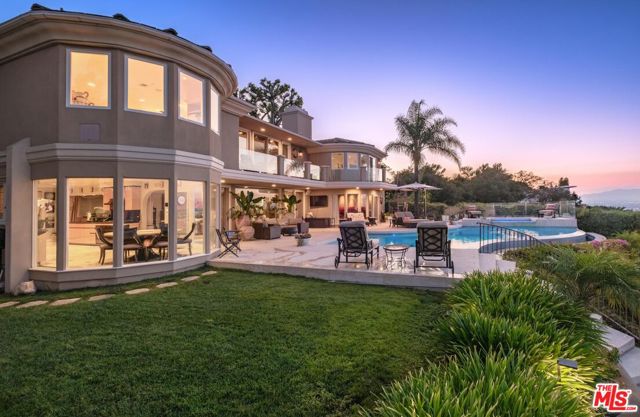 7833 Torreyson Drive, Los Angeles CA: https://media.crmls.org/mediaz/85004f59-318f-4679-90f7-210cc273053c.jpg