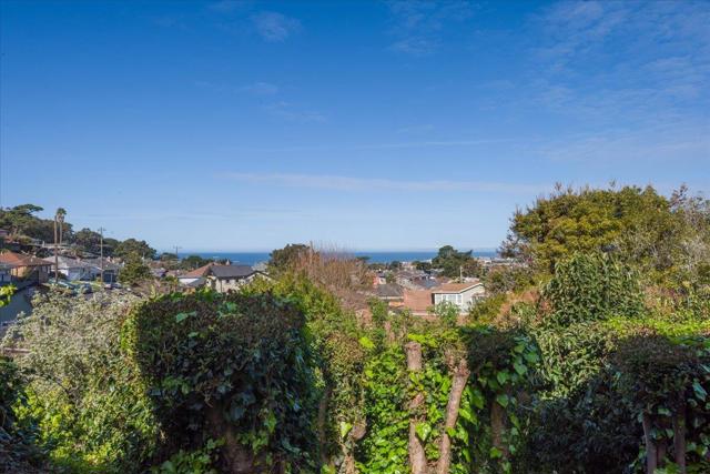 815 Edgemar Avenue, Pacifica CA: https://media.crmls.org/mediaz/85006f67-8945-4b53-ae9d-c6cd55395819.jpg