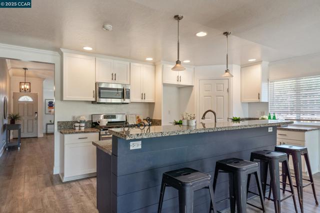 4672 N Larwin Ave, Concord CA: https://media.crmls.org/mediaz/85007d88-a96f-4896-9aa1-cb70f62e1549.jpg