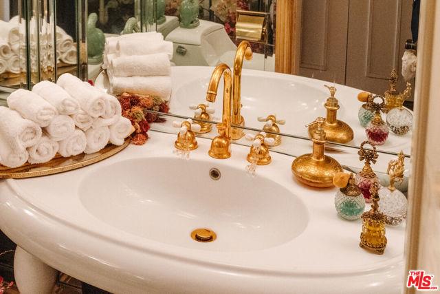 10601 Wilshire Boulevard, Los Angeles CA: https://media.crmls.org/mediaz/8500bfd1-c89e-4103-9376-c33eb0210a93.jpg