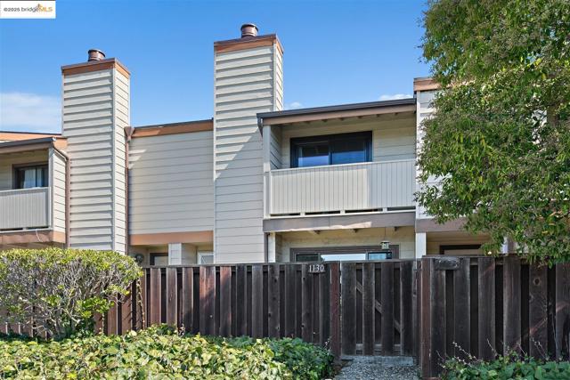 1130 Richmond ST, El Cerrito CA: https://media.crmls.org/mediaz/85018383-ad54-4e8c-aafd-654381675c9a.jpg