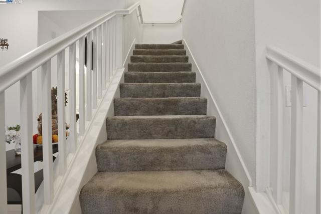 1205 S Ross Ct, Mountain House CA: https://media.crmls.org/mediaz/850218dc-f77b-47f8-b1a8-aab4bdb4b811.jpg
