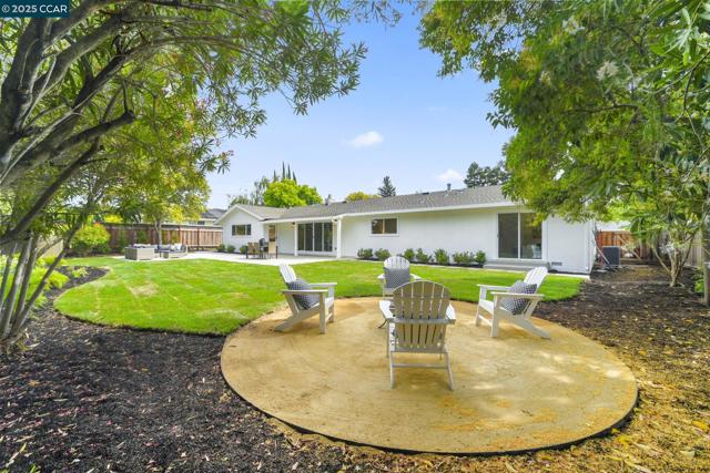 3715 Liscome Way, Concord CA: https://media.crmls.org/mediaz/85025368-7982-4d48-85cb-2aec78165ada.jpg