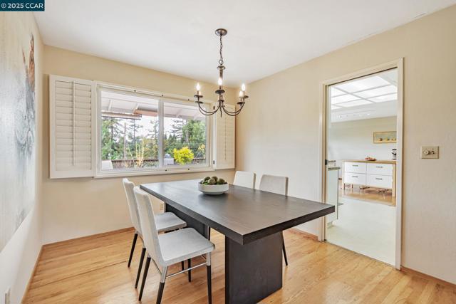 92 Gaywood Pl, Moraga CA: https://media.crmls.org/mediaz/8502b8ce-19a2-4540-9b31-155f586c22d3.jpg