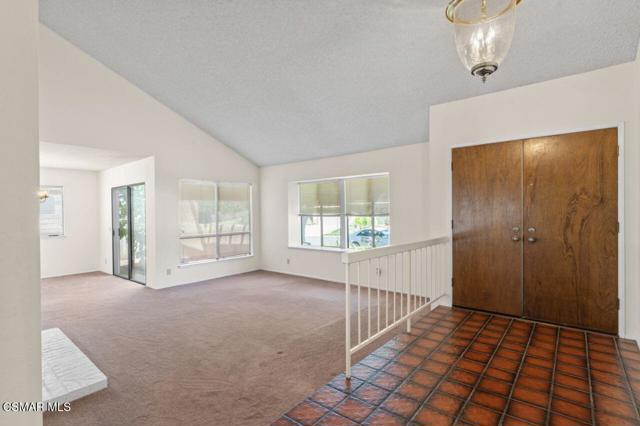 3116 Melody Lane, Simi Valley CA: https://media.crmls.org/mediaz/850325ed-4e4d-42d5-a6f8-afd661043741.jpg