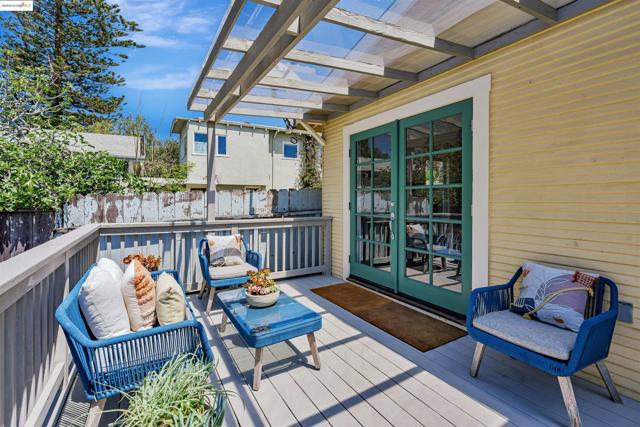 906 Carmel Ave, Albany CA: https://media.crmls.org/mediaz/85036379-4840-48fd-ae43-804be34f1472.jpg