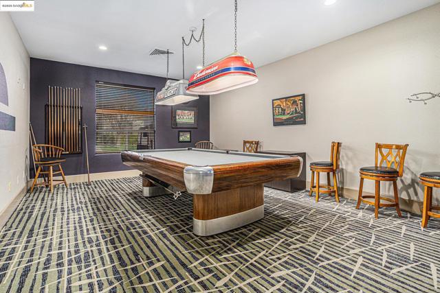 452 Tayberry Ln, Brentwood CA: https://media.crmls.org/mediaz/85039144-9a06-4af2-98cd-49fde39e6f21.jpg