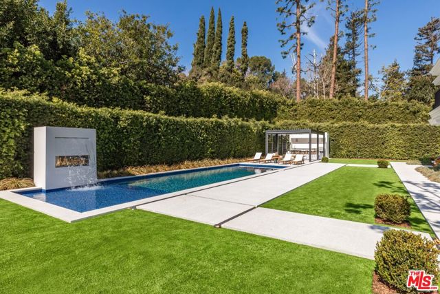 927 N Whittier Drive, Beverly Hills CA: https://media.crmls.org/mediaz/8503cb3d-74d6-47f7-86e2-98feda7c702c.jpg
