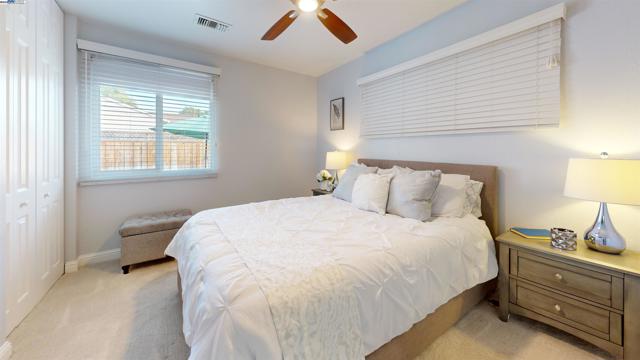 Image 24 of 38 For 36304 Magellan Dr