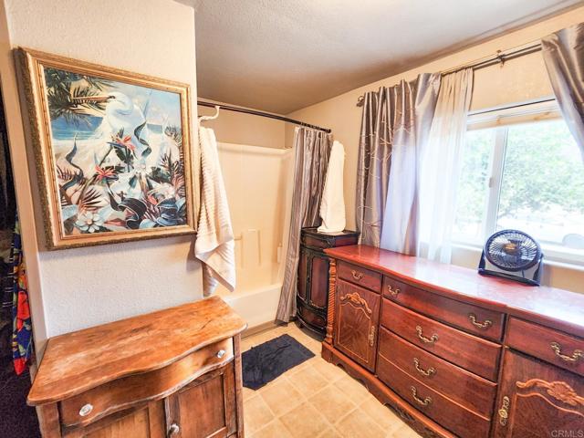 25260 E Old Julian Hwy, Ramona CA: https://media.crmls.org/mediaz/85043e65-c39a-4142-9154-2c1c8b11efff.jpg