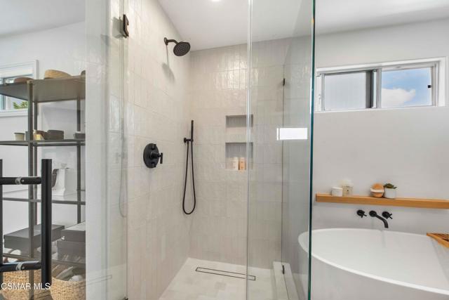 2658 Morning Grove Way, Thousand Oaks CA: https://media.crmls.org/mediaz/8504a063-4a88-4987-b6c6-0a469e5d0581.jpg