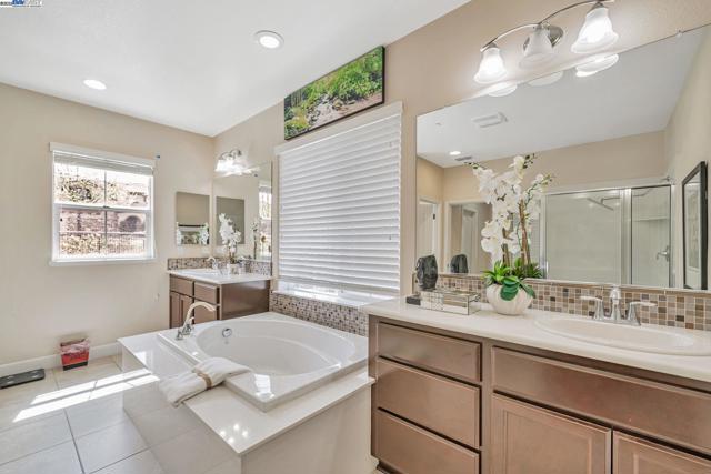 Image 32 of 60 For 6811 Syrah Dr