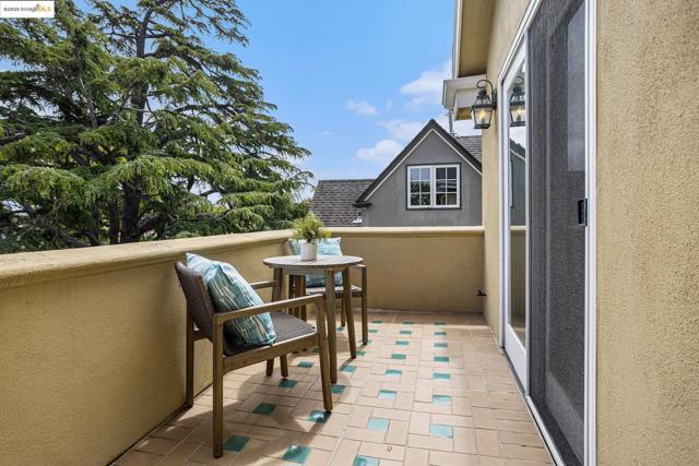 1415 Vancouver Ave, Burlingame CA: https://media.crmls.org/mediaz/8505c8ef-3589-48d9-b21d-f68d00bdaa15.jpg