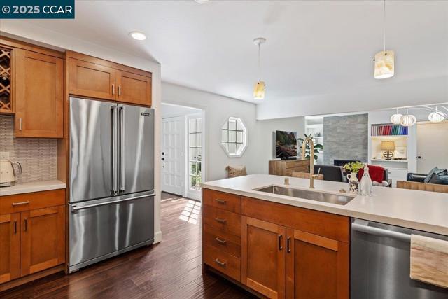 5 Doral Dr, Moraga CA: https://media.crmls.org/mediaz/85061303-8721-40a5-a4bf-9967fd13fcab.jpg