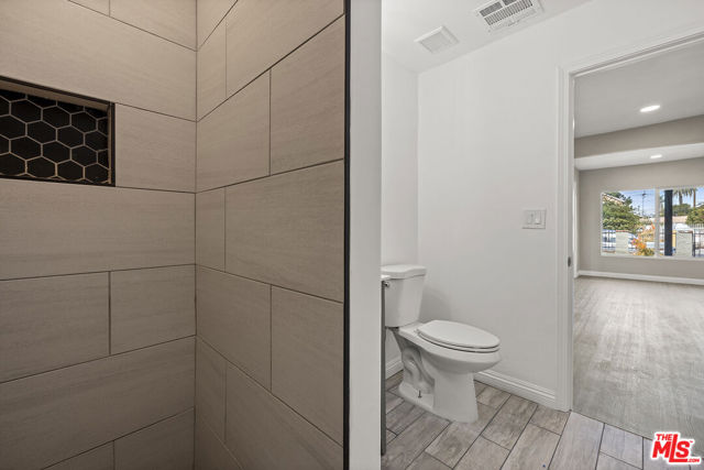 1212 W 92nd Street, Los Angeles CA: https://media.crmls.org/mediaz/85061574-9439-4947-9c65-2b9ff2ff65dd.jpg
