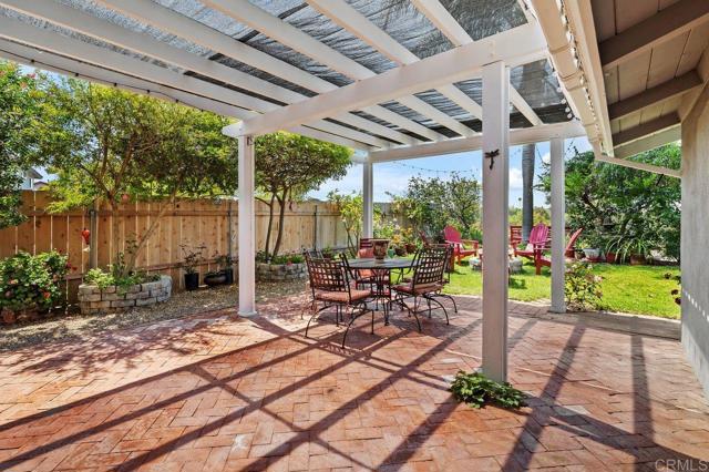 5448 Noah Way, San Diego CA: https://media.crmls.org/mediaz/85066195-641e-42f1-87c9-9b09528db2b3.jpg