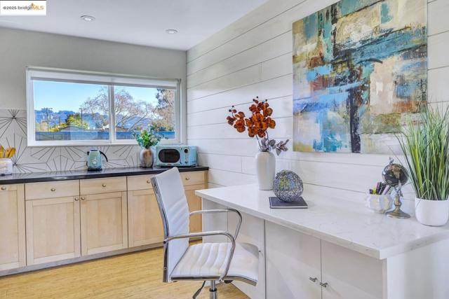 2327 10Th St, Berkeley CA: https://media.crmls.org/mediaz/8506b304-c0d6-4958-b92f-7a602400c99e.jpg