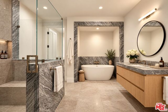 8 Oakmont Drive, Los Angeles CA: https://media.crmls.org/mediaz/8506e141-bce8-49a8-9bb5-217348559ff4.jpg
