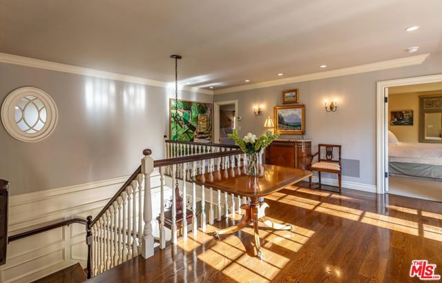 685 Elkins Road, Los Angeles CA: https://media.crmls.org/mediaz/85071ed7-95e3-4310-8329-4bf086d57317.jpg