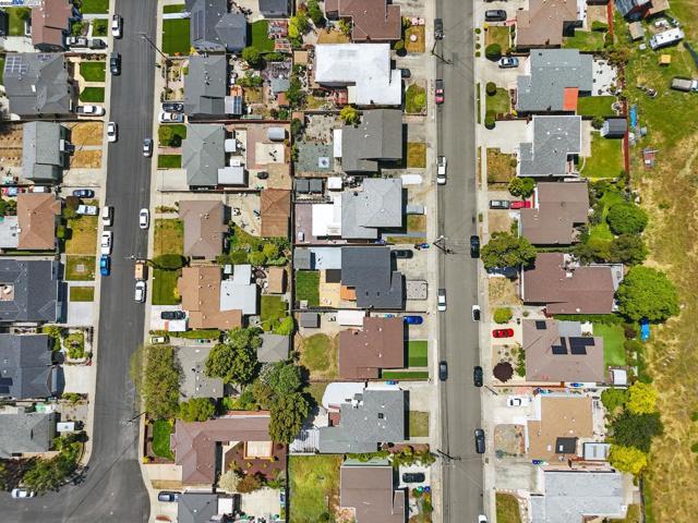 2579 Jacobs St, Hayward CA: https://media.crmls.org/mediaz/85079334-4b74-428a-94ea-d3f78340a9c4.jpg
