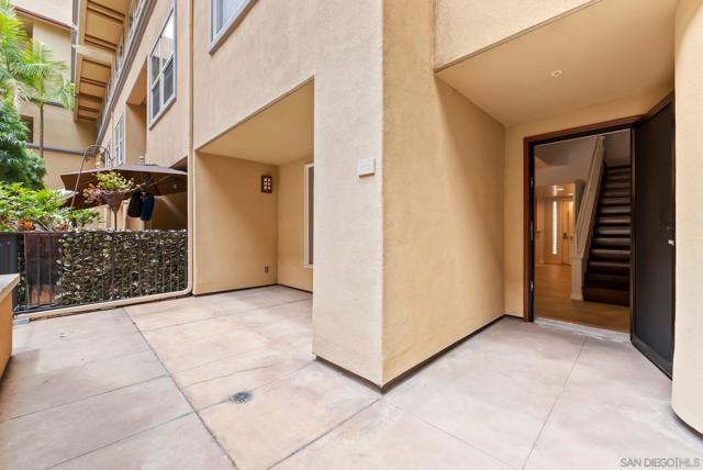 301 W G St, San Diego CA: https://media.crmls.org/mediaz/8507ae5e-e131-4dc7-86d7-e0b13757aff3.jpg