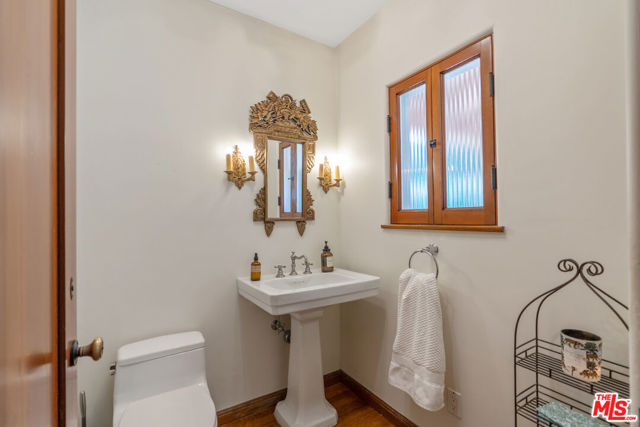 221 S Beverly Glen Boulevard, Los Angeles CA: https://media.crmls.org/mediaz/85085499-2ee4-4c77-b968-15c0d7b48e7c.jpg