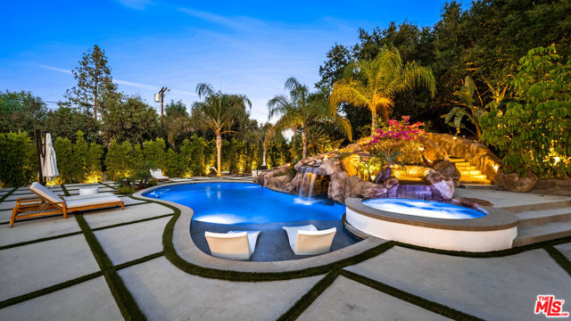 18762 Wells Drive, Tarzana CA: https://media.crmls.org/mediaz/8508659f-8ad0-4aab-a56b-2bc0618bece6.jpg