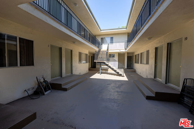 275 Lucas Avenue, Los Angeles CA: https://media.crmls.org/mediaz/8508c473-b26d-4827-a3c0-f06bc2b3c3b6.jpg