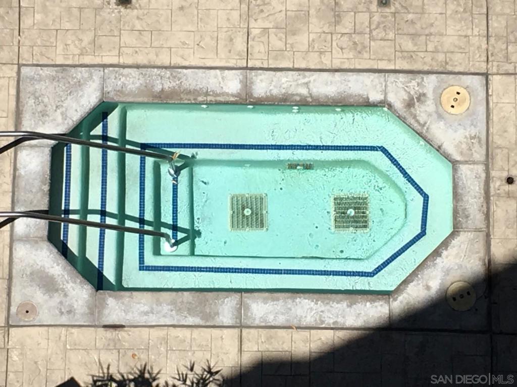 https://media.crmls.org/mediaz/8508de74-cfd0-4379-9351-58d6d1e87c78.jpg?preset=X-Large