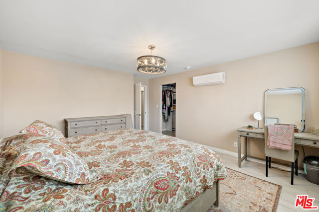 1228 14th Street, Santa Monica CA: https://media.crmls.org/mediaz/8509339c-2fbc-4858-abf6-c5cf11a01ab2.jpg